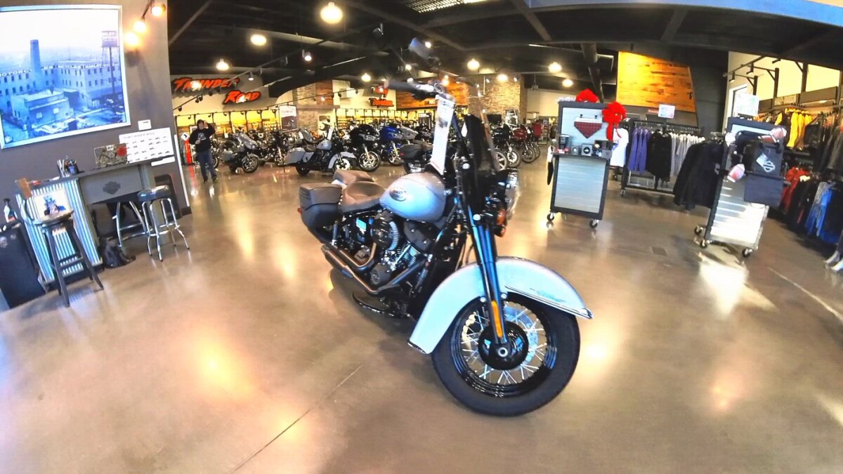 2024 Harley-Davidson® Heritage Classic Atlas Silver Metallic