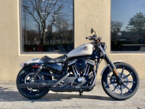 2022 Harley-Davidson<sup>®</sup> Iron 883<sup>™</sup> XL883N thumb 3
