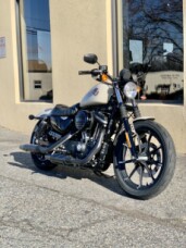 2022 Harley-Davidson<sup>®</sup> Iron 883<sup>™</sup> XL883N thumb 2