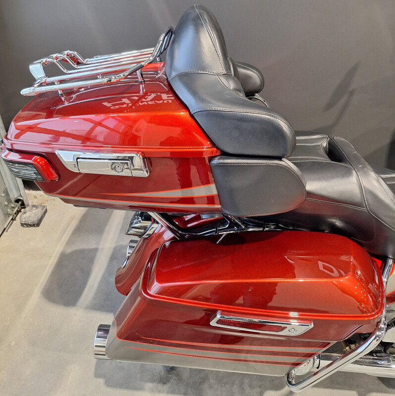 2016 Harley-Davidson CVO Road Glide Ultra Ruby Red/Palladium Sil - Photo 9
