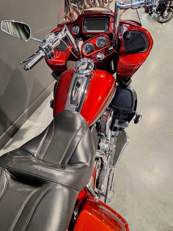 2016 Harley-Davidson CVO Road Glide Ultra Ruby Red/Palladium Sil - Photo 6