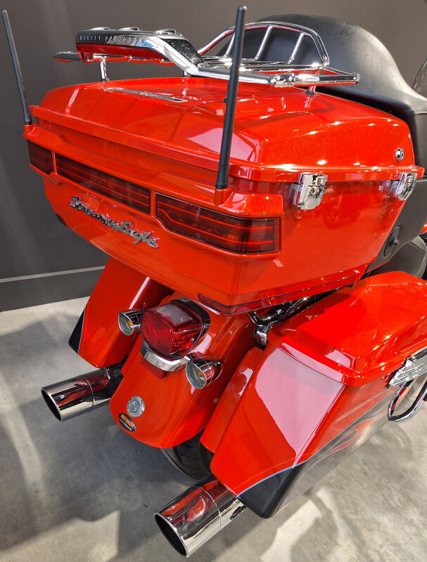 2010 Harley-Davidson CVO Ultra Classic Electra Glide Scarlet Red Pearl and Dark Slate - Photo 8