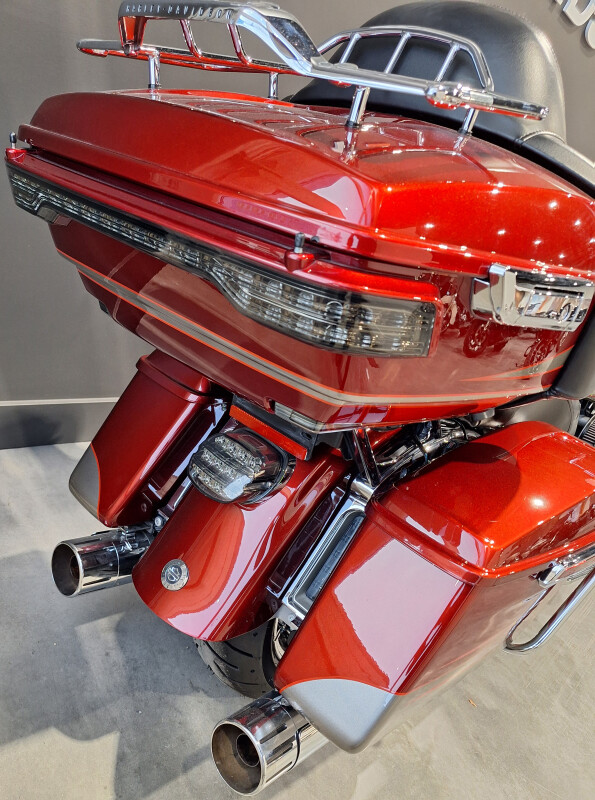 2016 Harley-Davidson CVO Road Glide Ultra Ruby Red/Palladium Sil - Photo 8