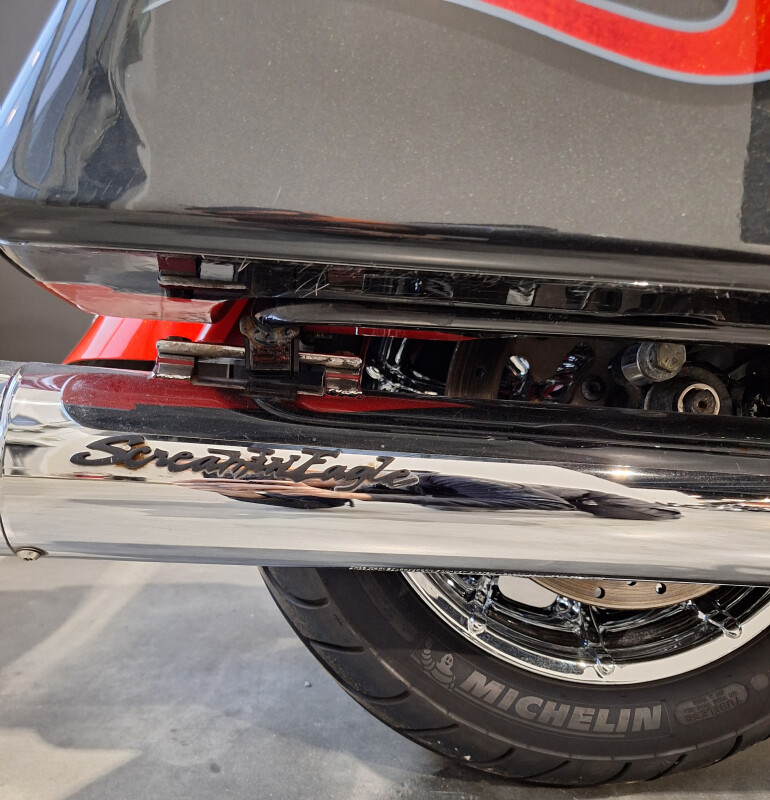 2010 Harley-Davidson CVO Ultra Classic Electra Glide Scarlet Red Pearl and Dark Slate - Photo 9