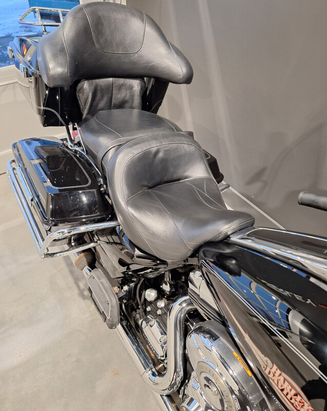 2011 Harley-Davidson Electra Glide Classic Vivid Black - Photo 7