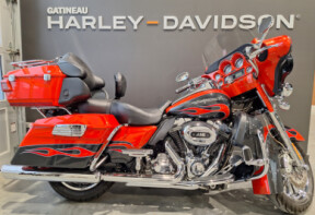 2010 Harley-Davidson® CVO™ Ultra Classic® Electra Glide® Scarlet Red Pearl and Dark Slate thumb 3