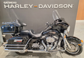 2011 Harley-Davidson<sup>®</sup> Electra Glide<sup>®</sup> Classic Vivid Black thumb 3