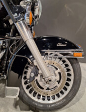 2011 Harley-Davidson<sup>®</sup> Electra Glide<sup>®</sup> Classic Vivid Black thumb 1