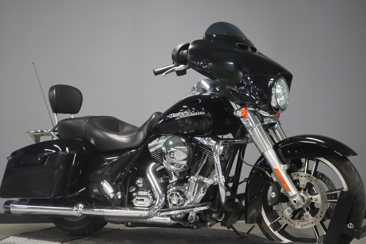 2014 Harley-Davidson Street Glide FLHX - Photo 2