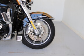 2015 Harley-Davidson<sup>®</sup> Ultra Limited Two-Tone Amber Whiskey/Vivid Black thumb 1