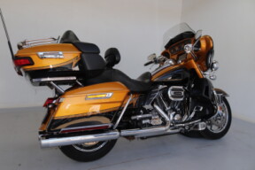 2015 Harley-Davidson<sup>®</sup> Ultra Limited Two-Tone Amber Whiskey/Vivid Black thumb 3