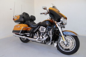 2015 Harley-Davidson<sup>®</sup> Ultra Limited Two-Tone Amber Whiskey/Vivid Black thumb 2