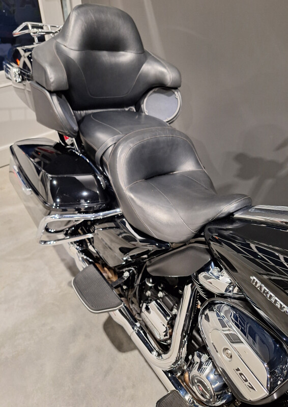 2018 Harley-Davidson Ultra Limited Vivid Black - Photo 10