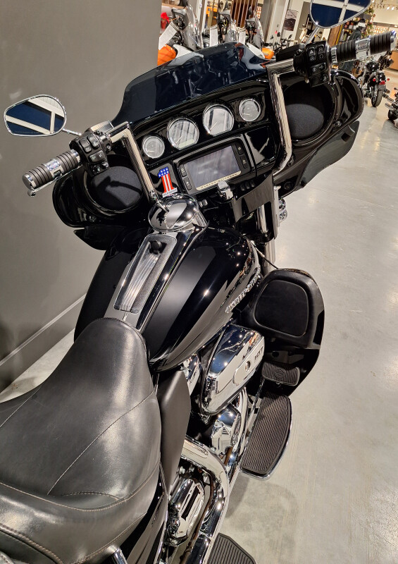 2018 Harley-Davidson Ultra Limited Vivid Black - Photo 6