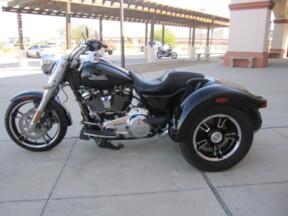 2022 Harley-Davidson® Freewheeler® Vivid Black thumb 0