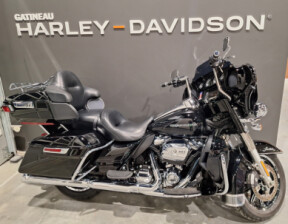 2018 Harley-Davidson<sup>®</sup> Ultra Limited Vivid Black thumb 3