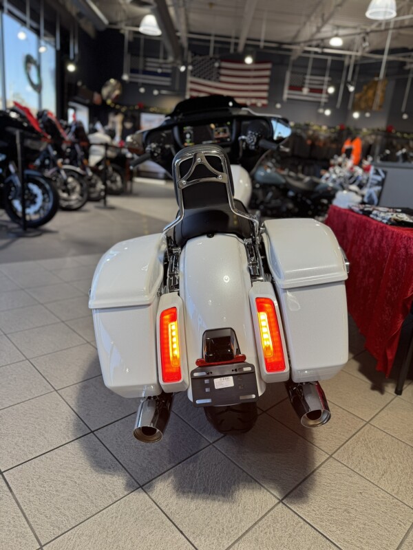FLHX 2024 Street Glide setup with the Day Tripper Package!! - Photo 6