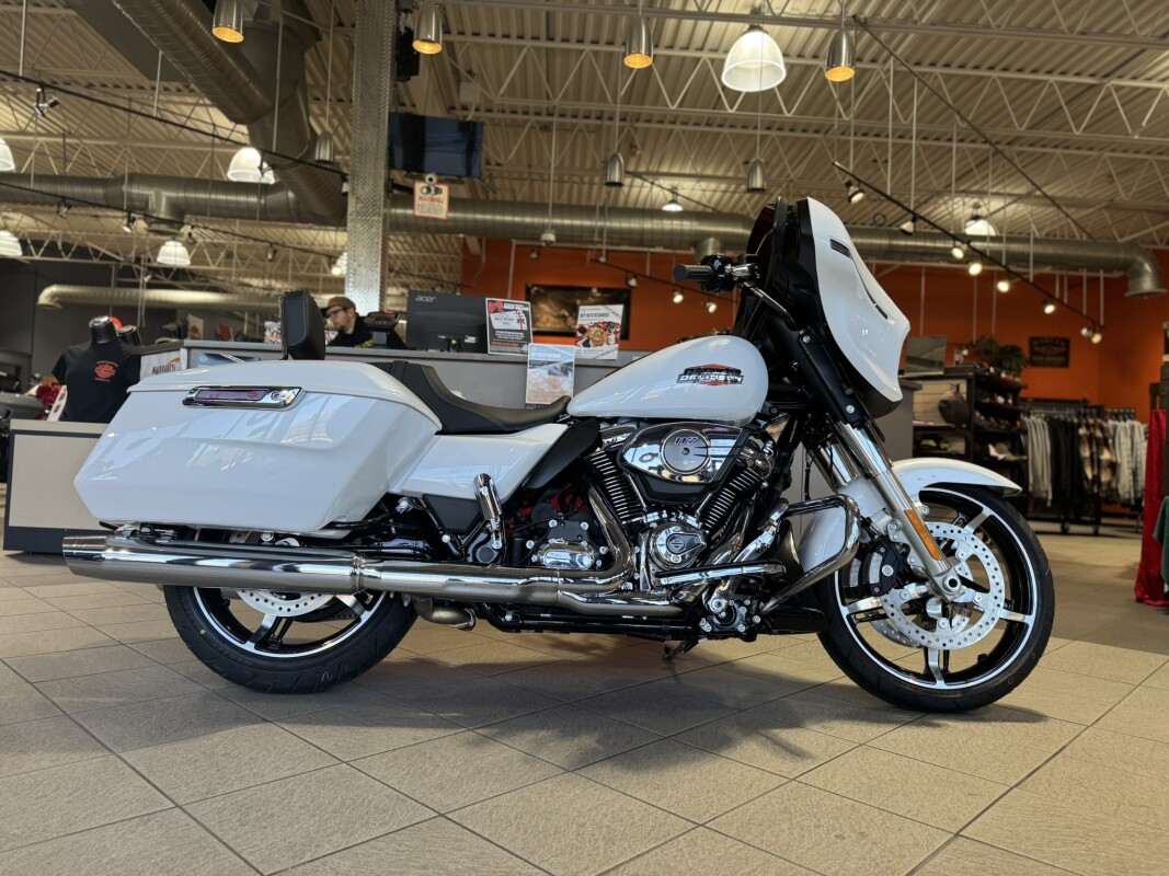 FLHX 2024 Street Glide setup with the Day Tripper Package!!