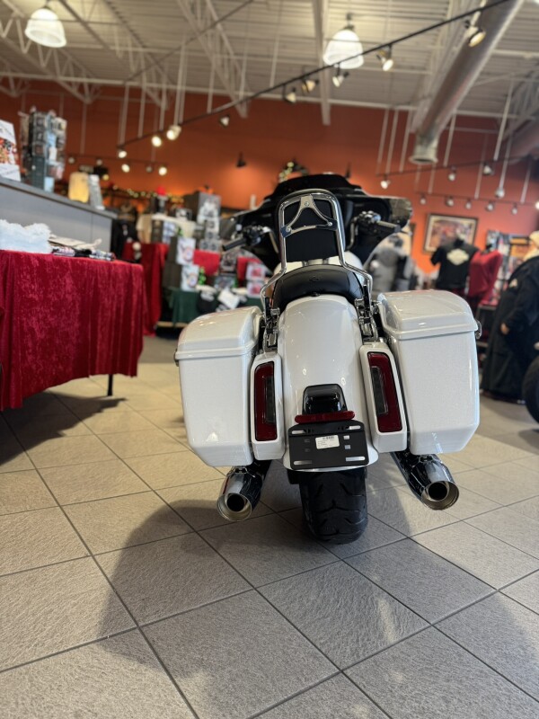 FLHX 2024 Street Glide setup with the Day Tripper Package!! - Photo 9