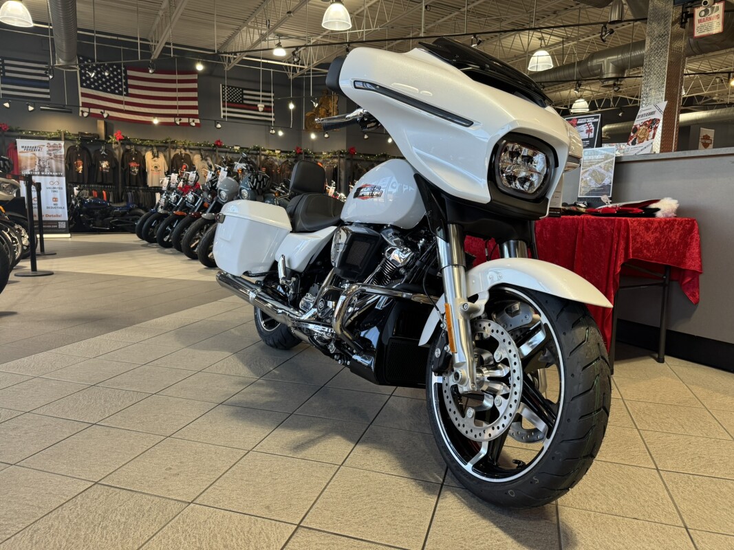 FLHX 2024 Street Glide setup with the Day Tripper Package!! - Photo 4