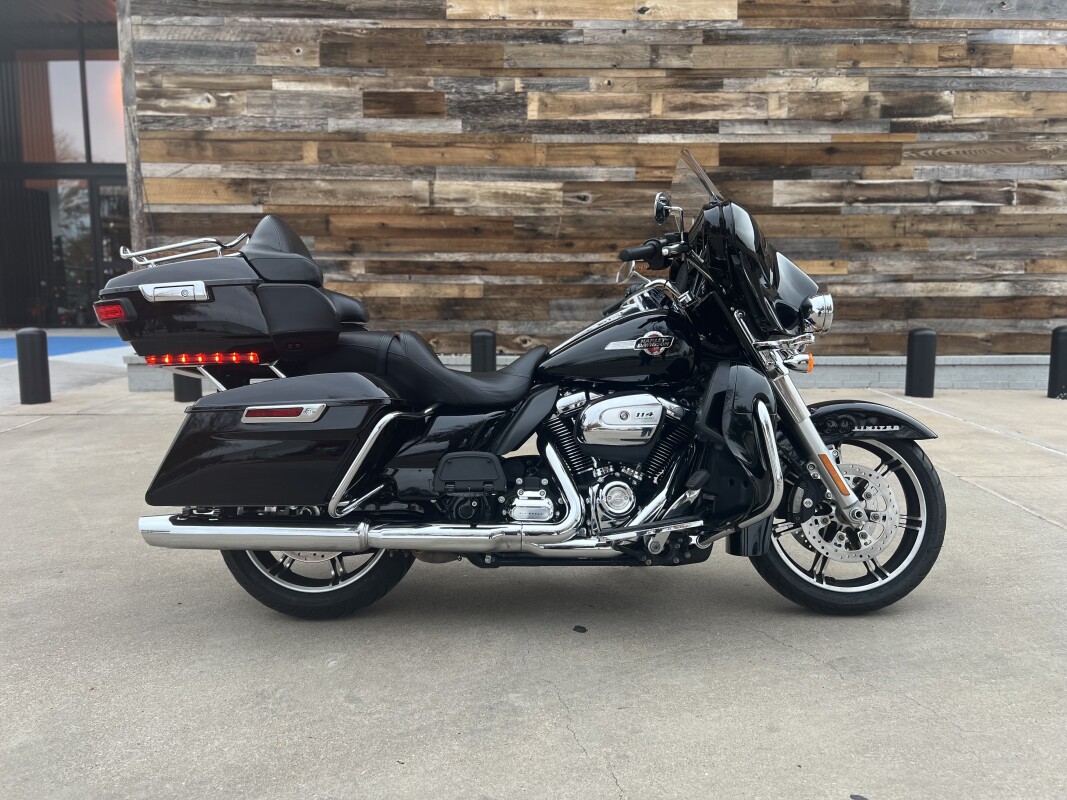 2023 Harley-Davidson® Ultra Limited Black | Wild West Harley