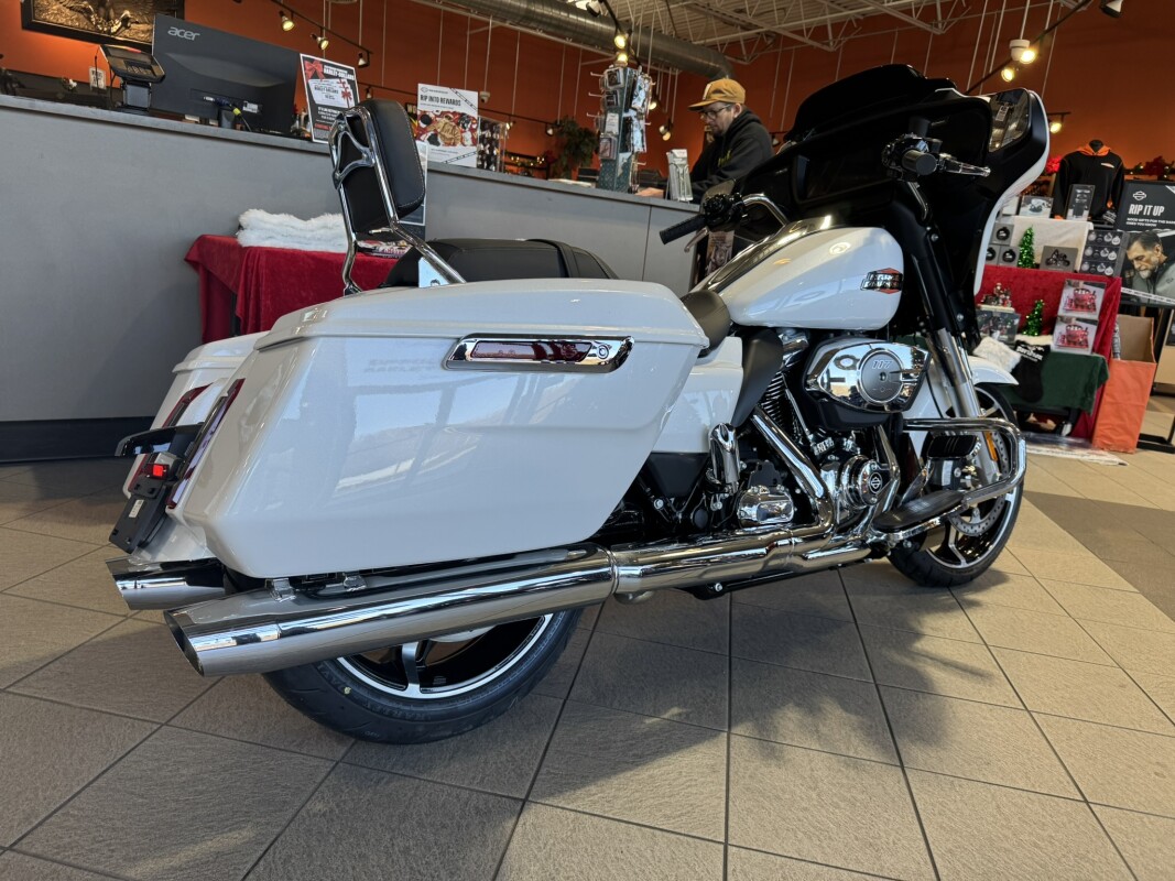 FLHX 2024 Street Glide setup with the Day Tripper Package!! - Photo 7