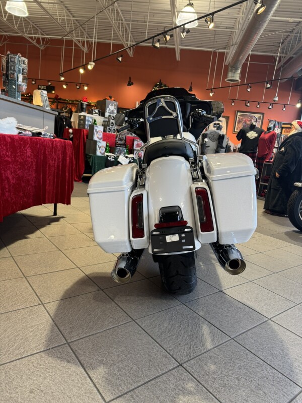 FLHX 2024 Street Glide setup with the Day Tripper Package!! - Photo 10