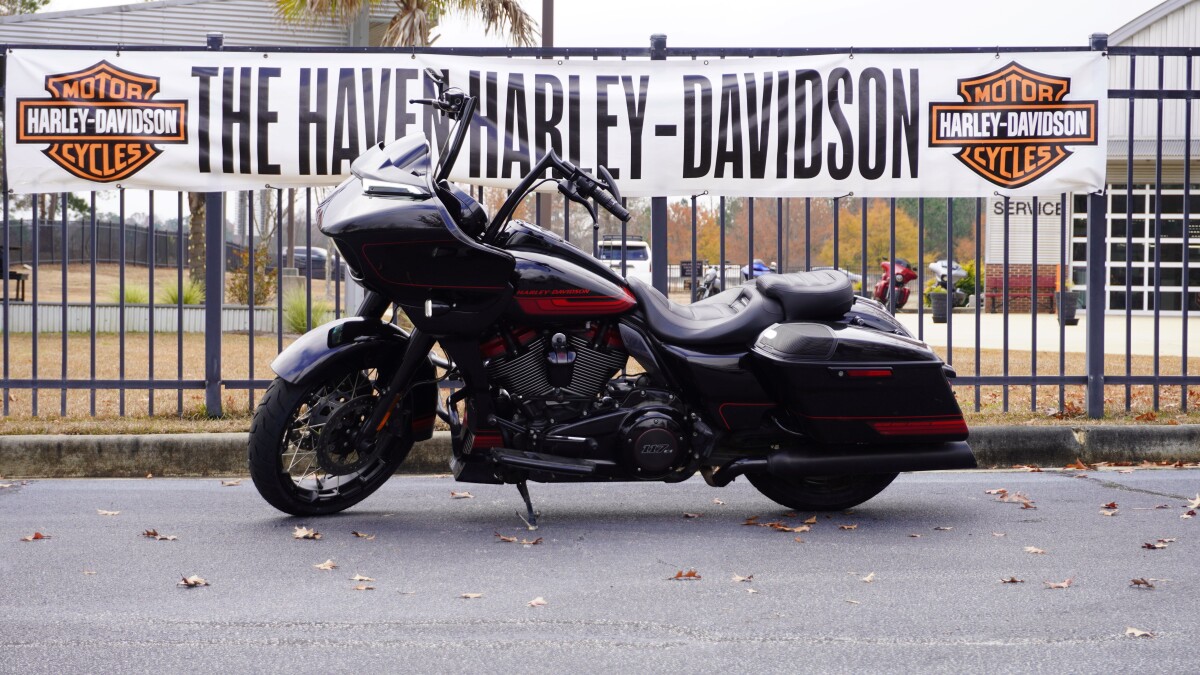 2021 Harley-Davidson CVO Road Glide Black Hole