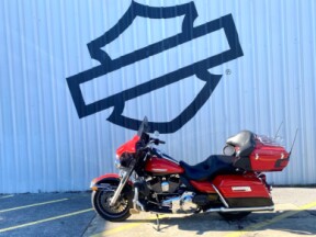 2010 Harley-Davidson® Electra Glide® Ultra Limited Scarlet Red/Vivid Black thumb 2