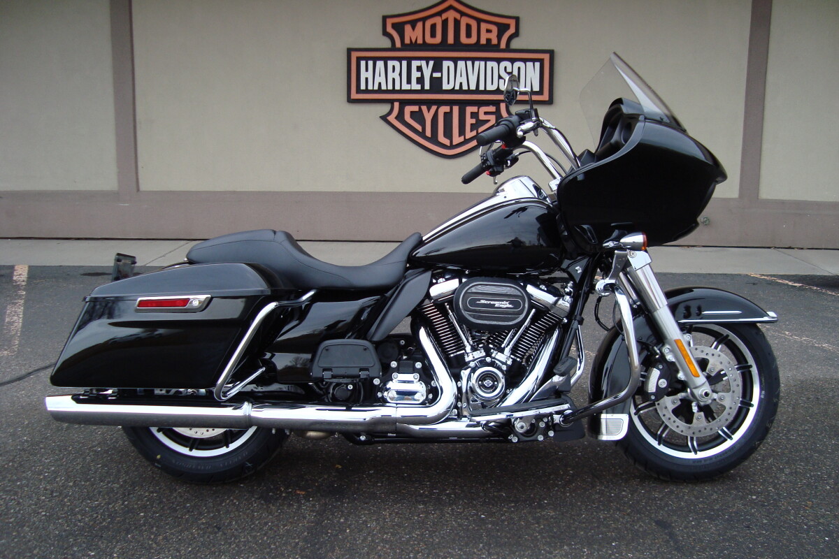 2024 Police Road Glide VIVID BLACK
