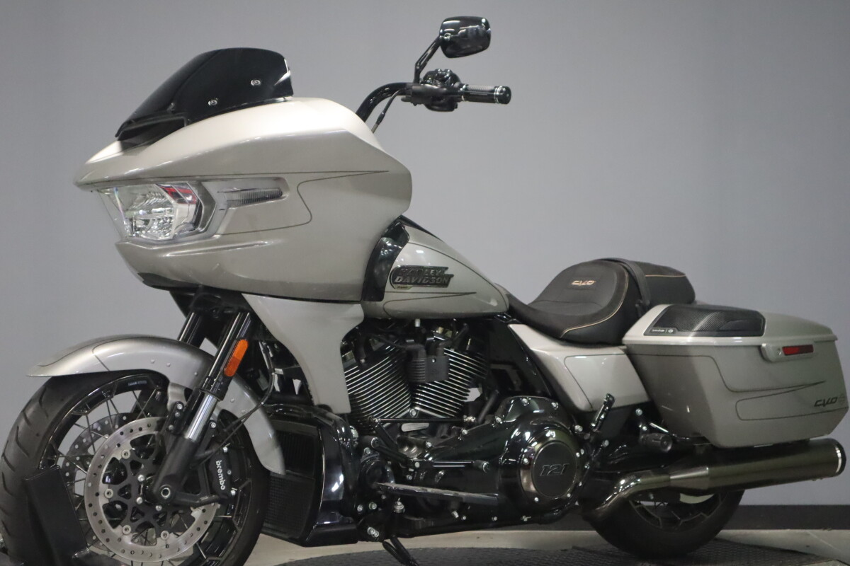 2023 Harley-Davidson CVO Road Glide FLTRXSE - Photo 4