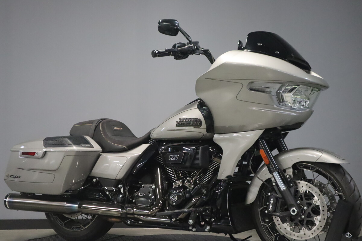2023 Harley-Davidson CVO Road Glide FLTRXSE - Photo 2