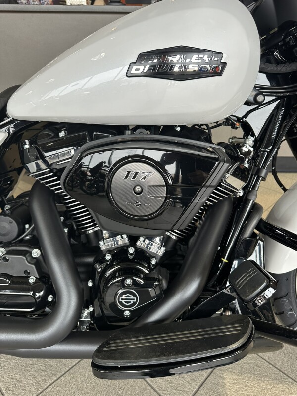 FLHX 2024 Steet Glide - Photo 10