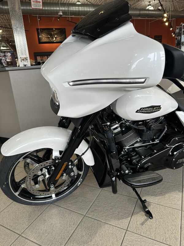FLHX 2024 Steet Glide - Photo 8
