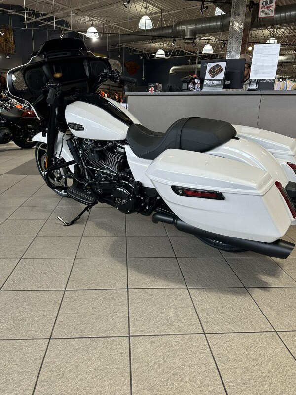 FLHX 2024 Steet Glide - Photo 5