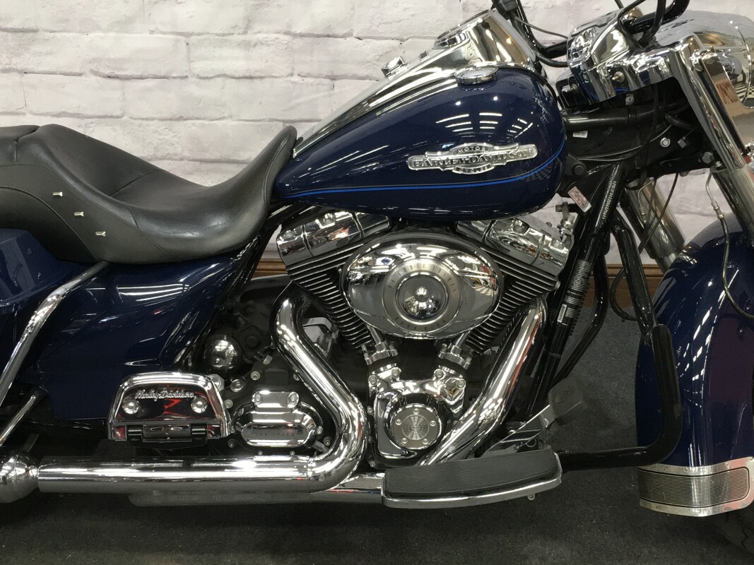 2011 Harley-Davidson Road King Blue Peace Officer FLHR SHRINE - Photo 3