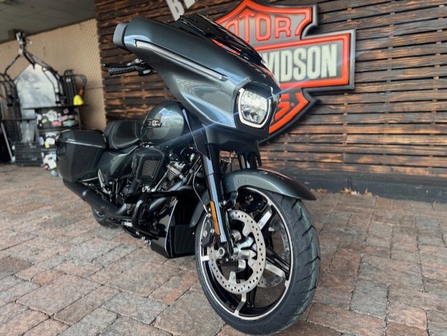 2025 Harley Davidson Street Glide FLHX - Photo 3