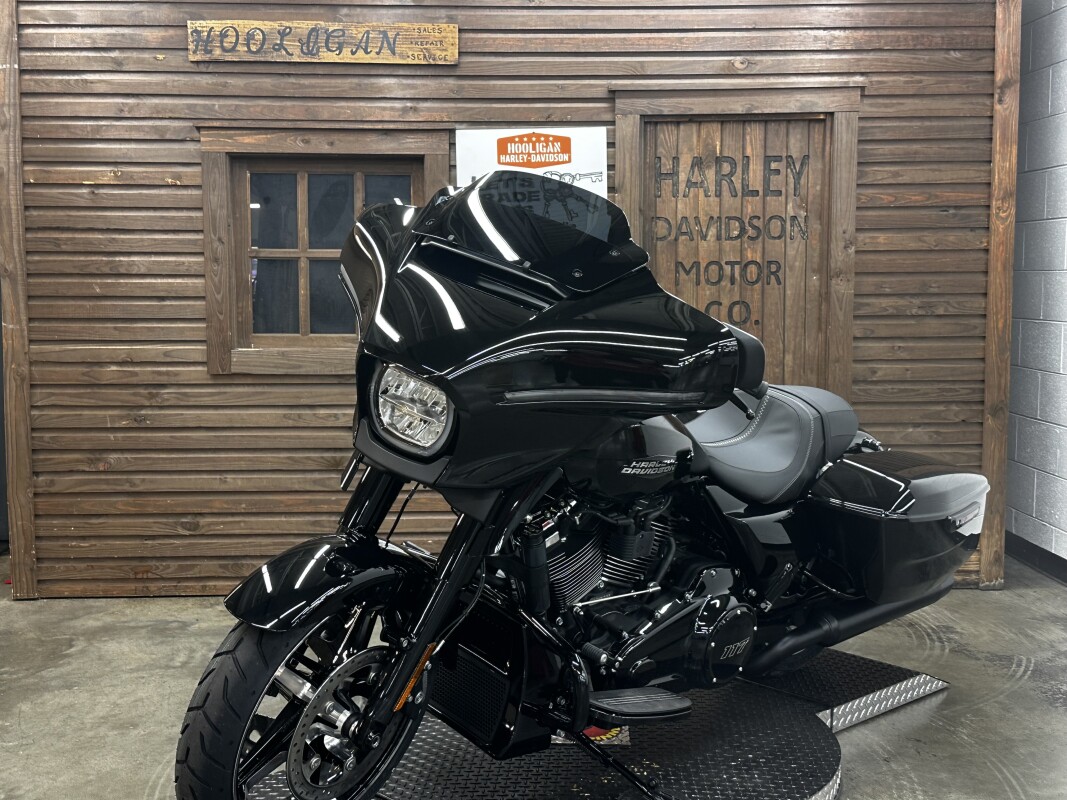 2025 Harley-Davidson Street Glide VIVID BLACK - Photo 6