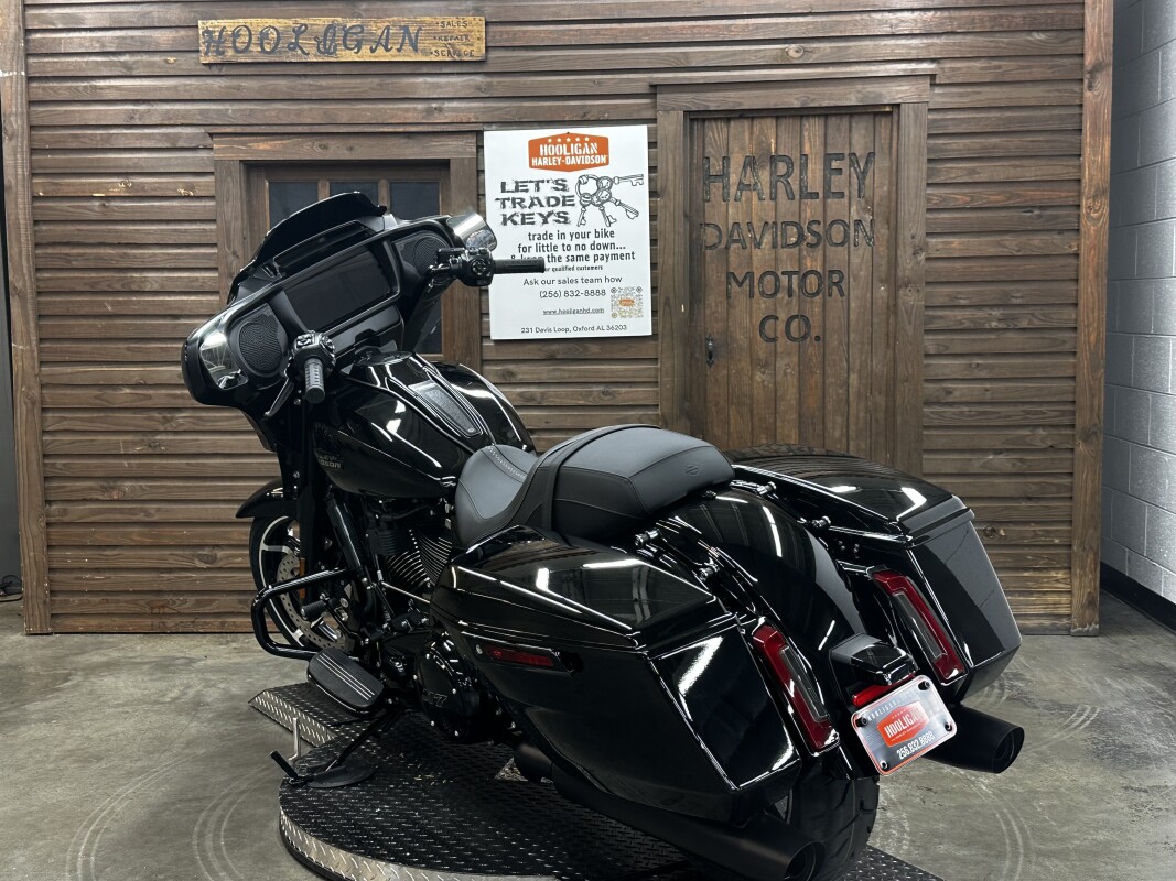2025 Harley-Davidson Street Glide VIVID BLACK - Photo 4