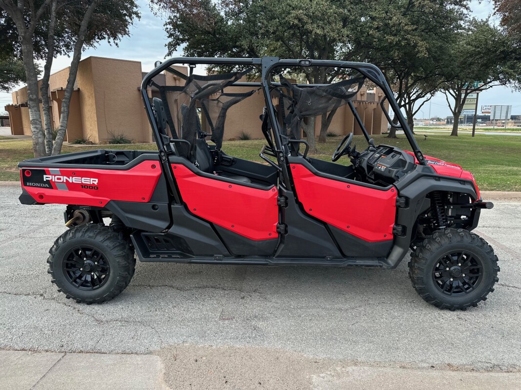 2023 Honda Pioneer 1000-6 Deluxe Crew | Red