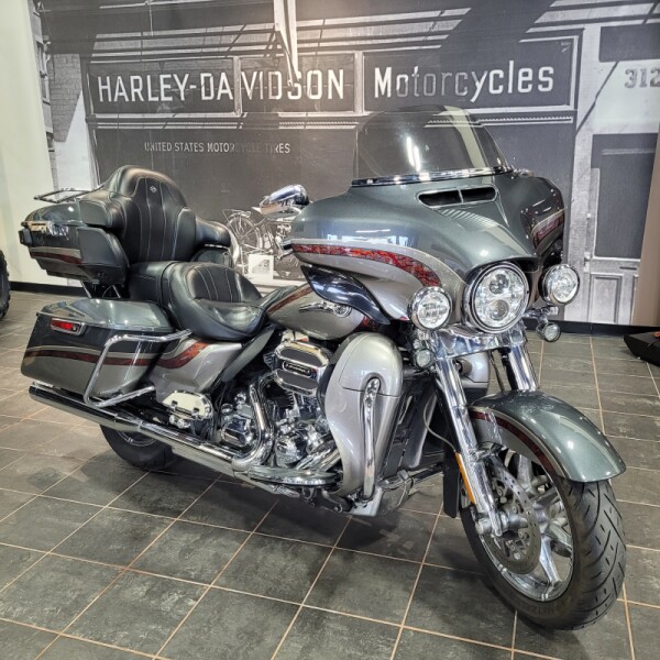  2016 Harley-Davidson<sup>®</sup> CVO<sup>™</sup> Limited