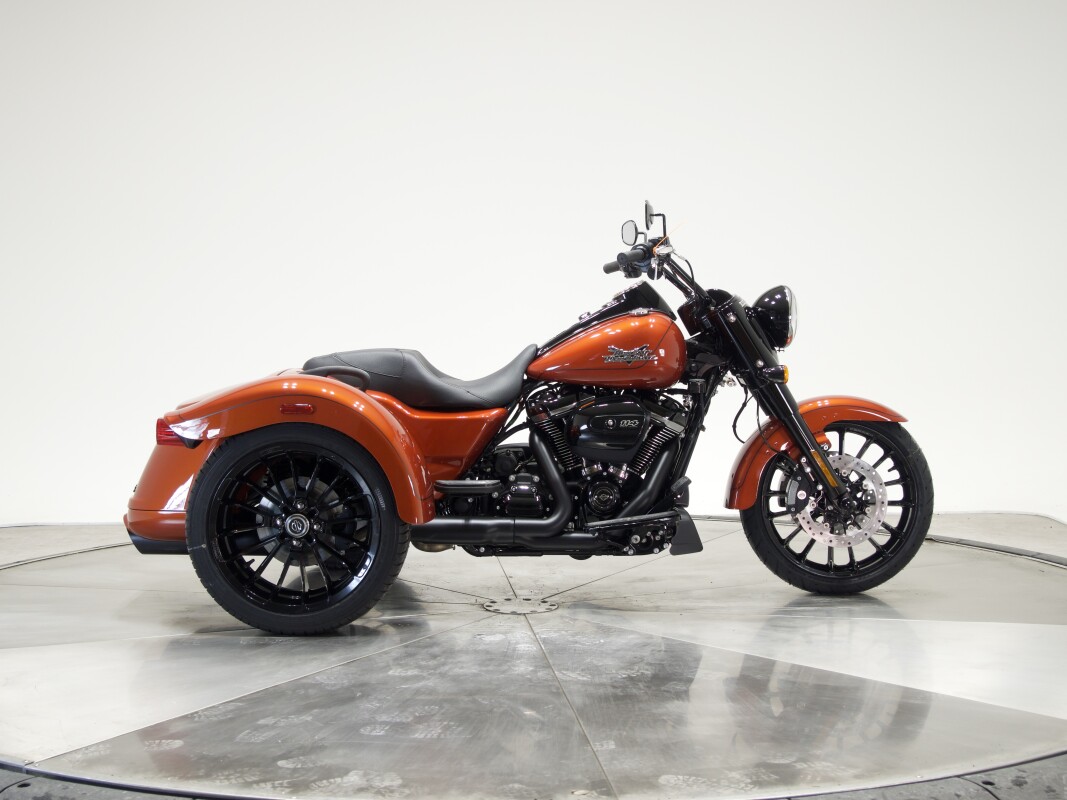 2025 Harley-Davidson FLRT Freewheeler in Whiskey Fire