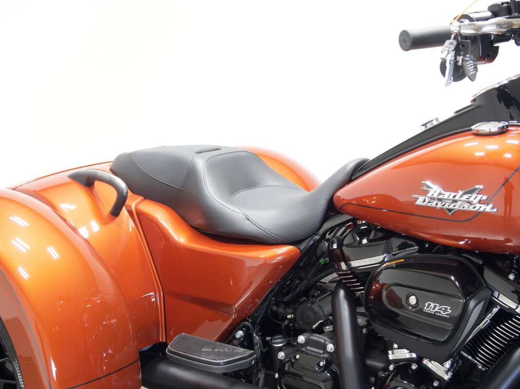 2025 Harley-Davidson FLRT Freewheeler in Whiskey Fire - Photo 4