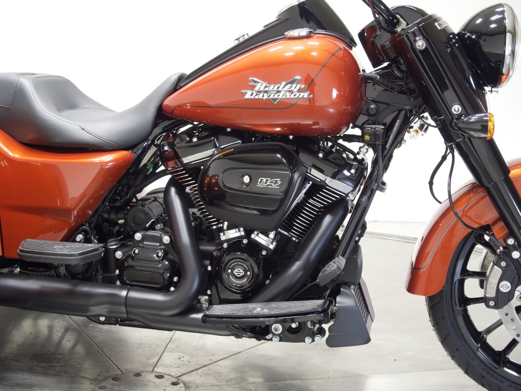 2025 Harley-Davidson FLRT Freewheeler in Whiskey Fire - Photo 3