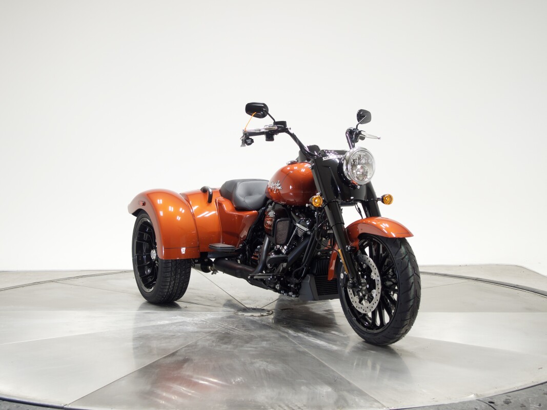 2025 Harley-Davidson FLRT Freewheeler in Whiskey Fire - Photo 8