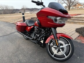 2025 Harley-Davidson<sup>®</sup> Road Glide® Whiskey Firestorm - Black Finish thumb 2