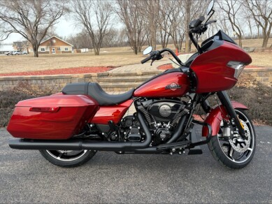 2025 Harley-Davidson<sup>®</sup> Road Glide® Whiskey Firestorm - Black Finish