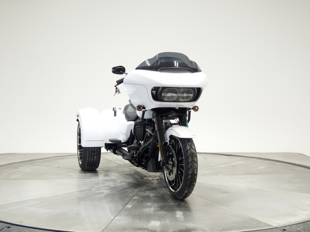 2025 Harley-Davidson FLTRT Road Glide 3 in White Onyx Pearl - Photo 5
