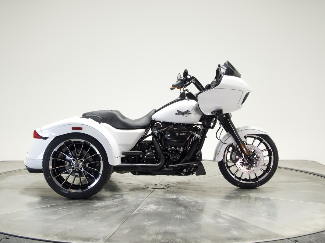 2025 Harley-Davidson FLTRT Road Glide 3 in White Onyx Pearl