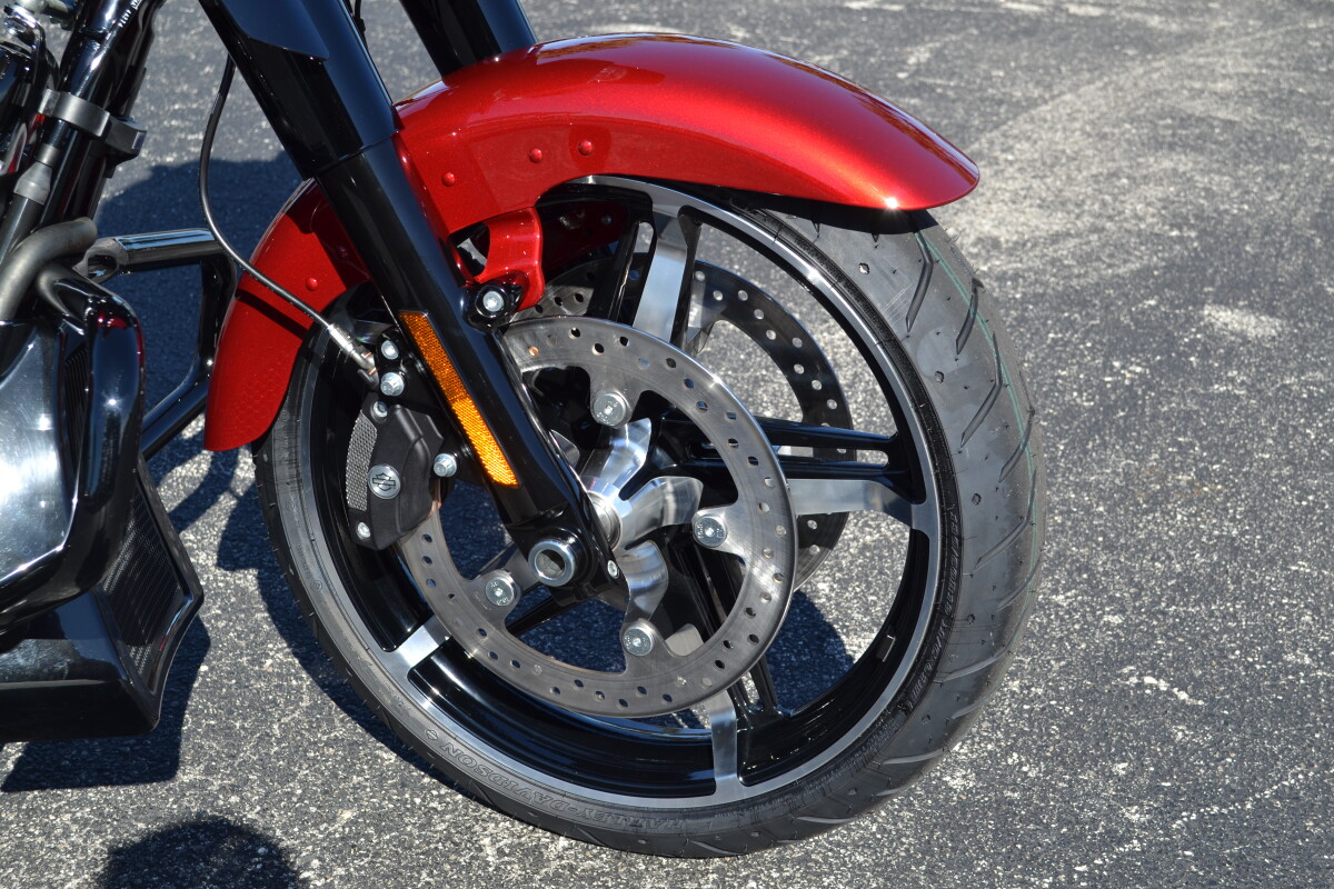 2025 Harley-Davidson Street Glide Brilliant Red - FLHX - Photo 3